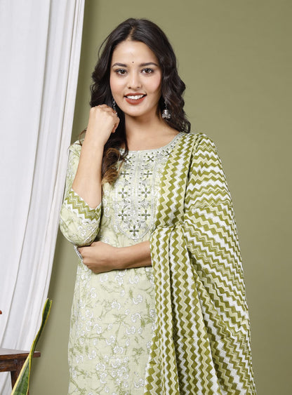 Green Pure Cotton Kurta Pant & Dupatta Set